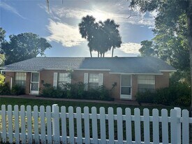 221 N Adelle Ave in DeLand, FL - Building Photo