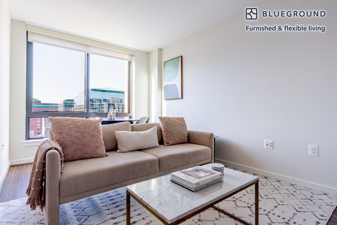 3444 Fairfax Dr in Arlington, VA - Building Photo