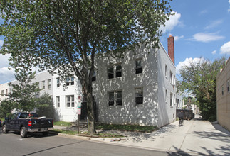 417 18th St NE in Washington, DC - Foto de edificio - Building Photo