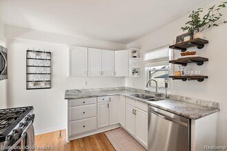 2105 Rowland Ave in Royal Oak, MI - Building Photo - Building Photo