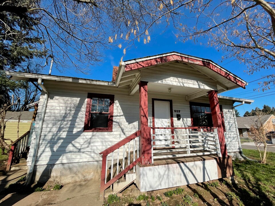 607 N Baldwin St in Portland, OR - Building Photo