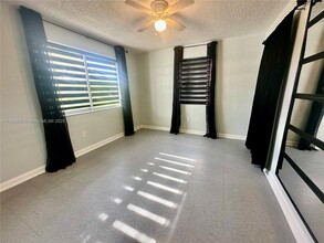 6034 SW 39th St in Miramar, FL - Building Photo - Building Photo