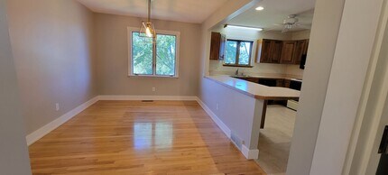 8892 Sunset W in Traverse City, MI - Building Photo - Building Photo