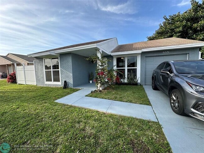 8395 Garden Gate Pl in Boca Raton, FL - Building Photo - Building Photo