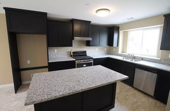 909 Gladys Way in Hanford, CA - Building Photo - Building Photo