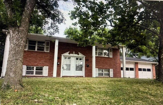 property at 811 S Fairview Rd
