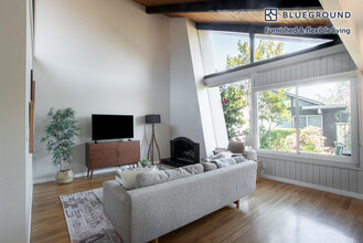 15 Cassandra Way in Mountain View, CA - Building Photo - Building Photo