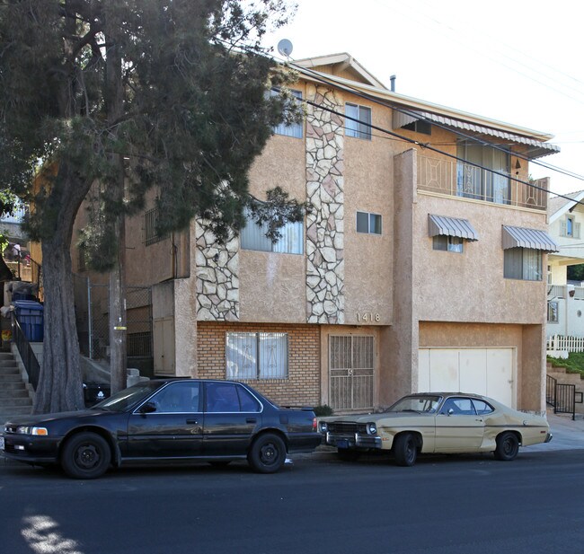 1418 Portia St in Los Angeles, CA - Foto de edificio - Building Photo