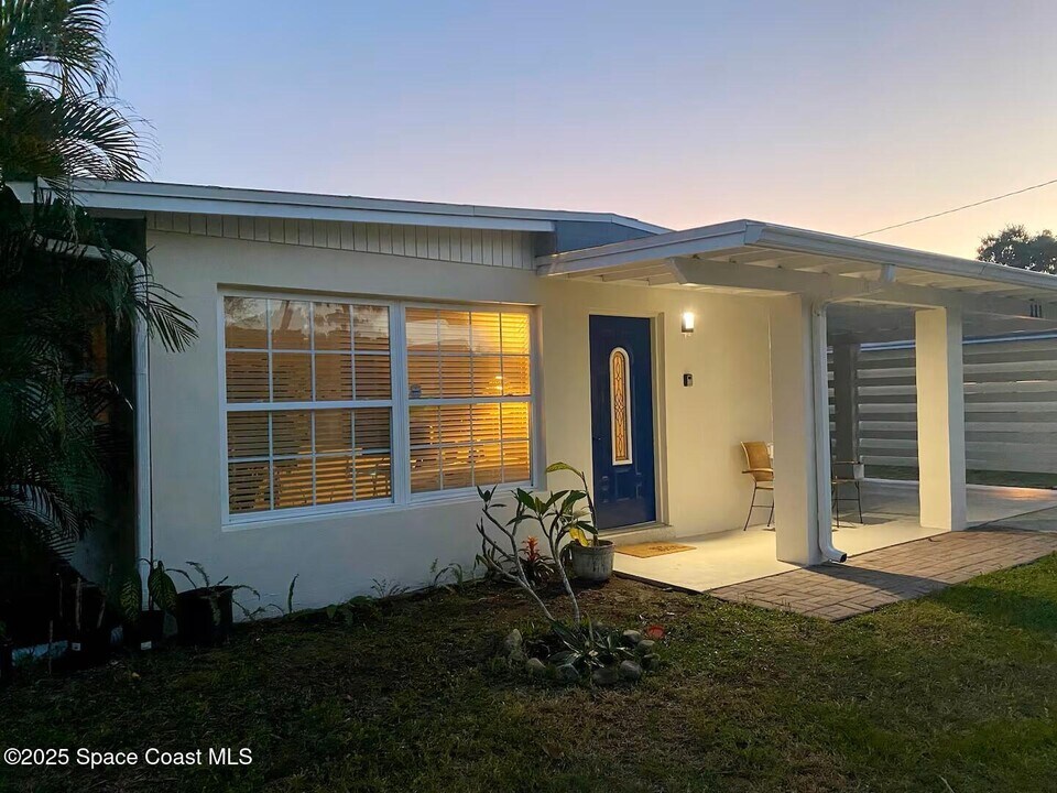 111 Bluff Terrace in Melbourne, FL - Building Photo