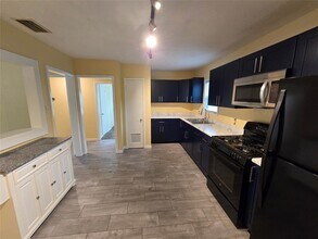 208 Harris St in Smithville, TX - Building Photo - Building Photo