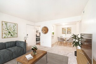 West Wind Apartments in Fort Wayne, IN - Building Photo