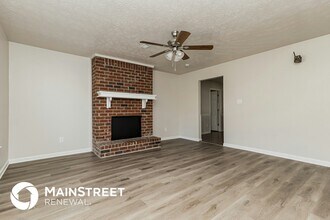 155 N Hampton Dr, Unit 1300-1-194 in Fayetteville, GA - Foto de edificio - Building Photo