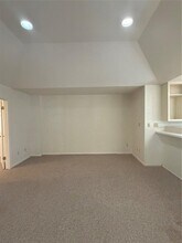 728 W San Antonio St in Lockhart, TX - Foto de edificio - Building Photo