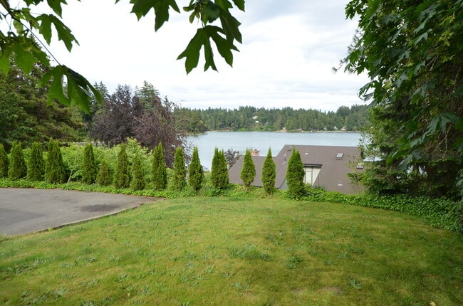 property at 1140 Shorewood Dr