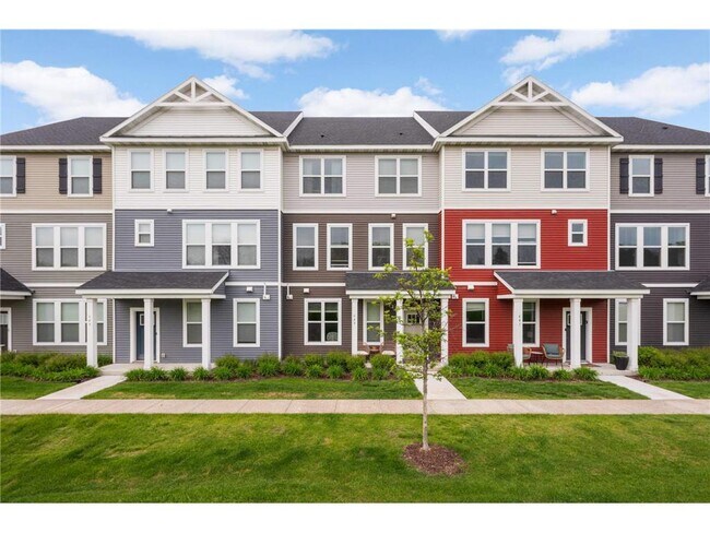 645 Satori Wy in Chaska, MN - Building Photo - Building Photo