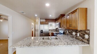 7236 N College Ave in Fresno, CA - Building Photo