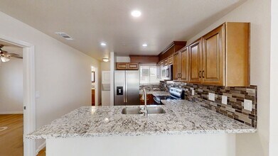 7236 N College Ave in Fresno, CA - Building Photo - Building Photo