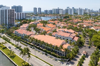 Marina Cove At Harbor Village in Miami, FL - Foto de edificio - Building Photo