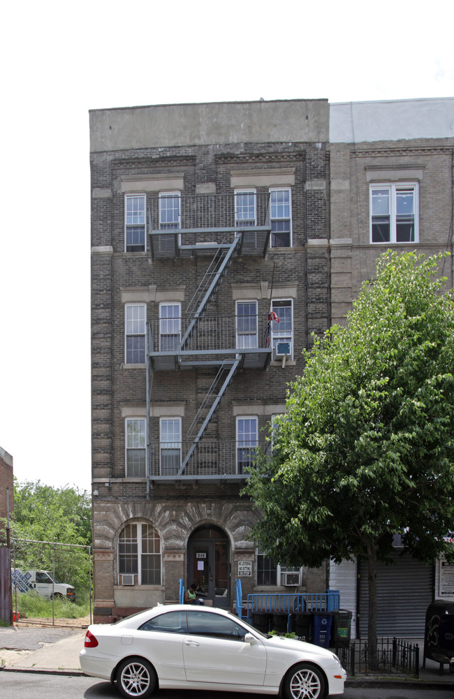 212 Lewis Ave in Brooklyn, NY - Building Photo - Building Photo