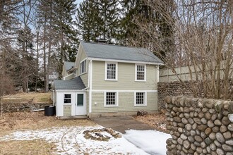 92 Farmers Row in Groton, MA - Building Photo - Building Photo