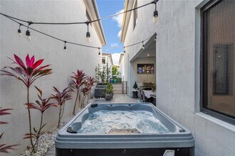 4363 NW 81st Ave in Doral, FL - Building Photo - Building Photo