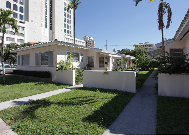 224 Mendoza Ave in Coral Gables, FL - Building Photo - Building Photo