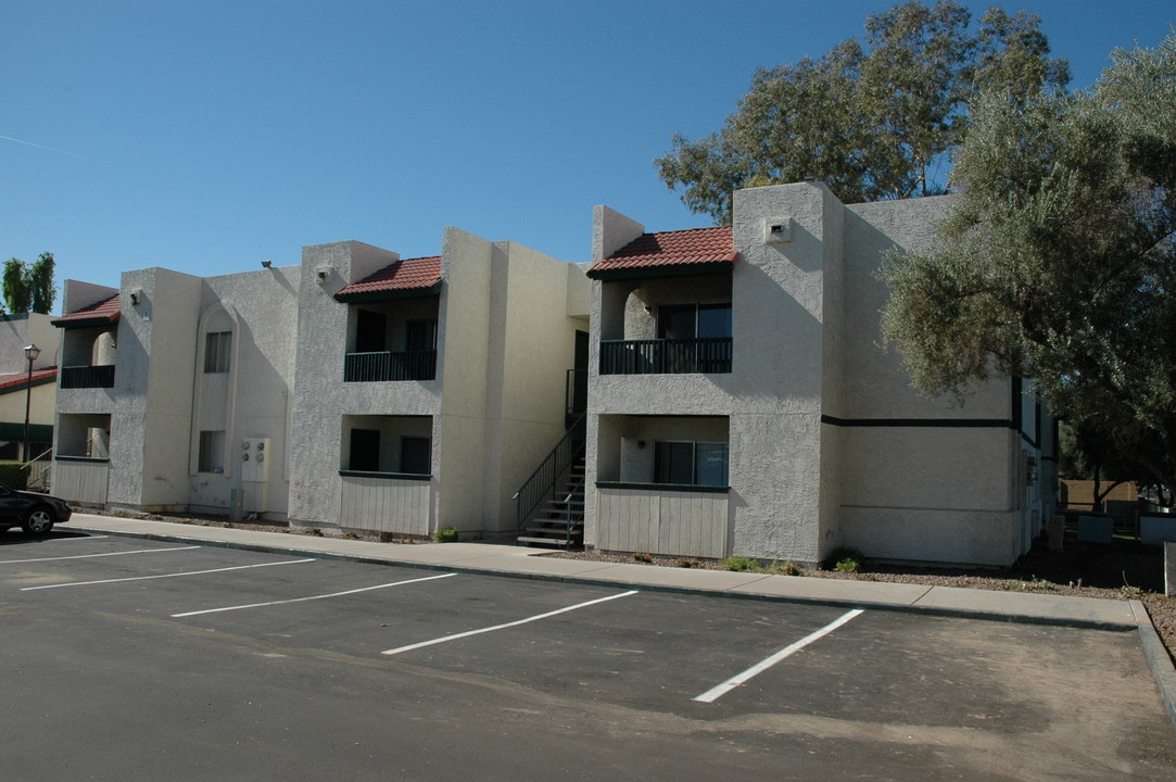 Sunset Terrace in Glendale, AZ - Building Photo