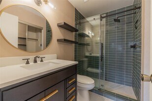 1411 Gracy Farms Ln in Austin, TX - Building Photo