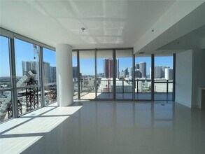 1100 Biscayne Blvd in Miami, FL - Building Photo - Building Photo