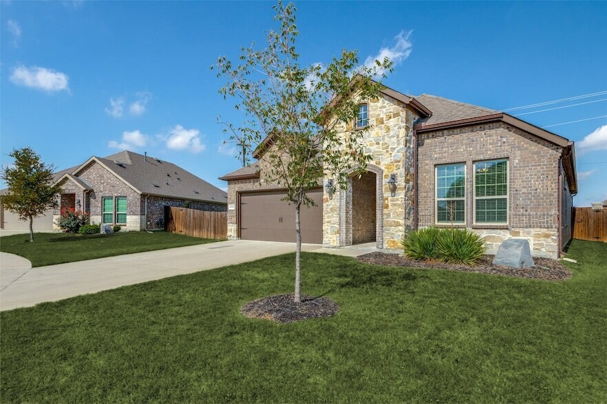 10909 Los Alamos Dr in Cross Roads, TX - Building Photo