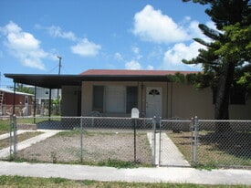 3 6th Ave in Stock Island, FL - Building Photo