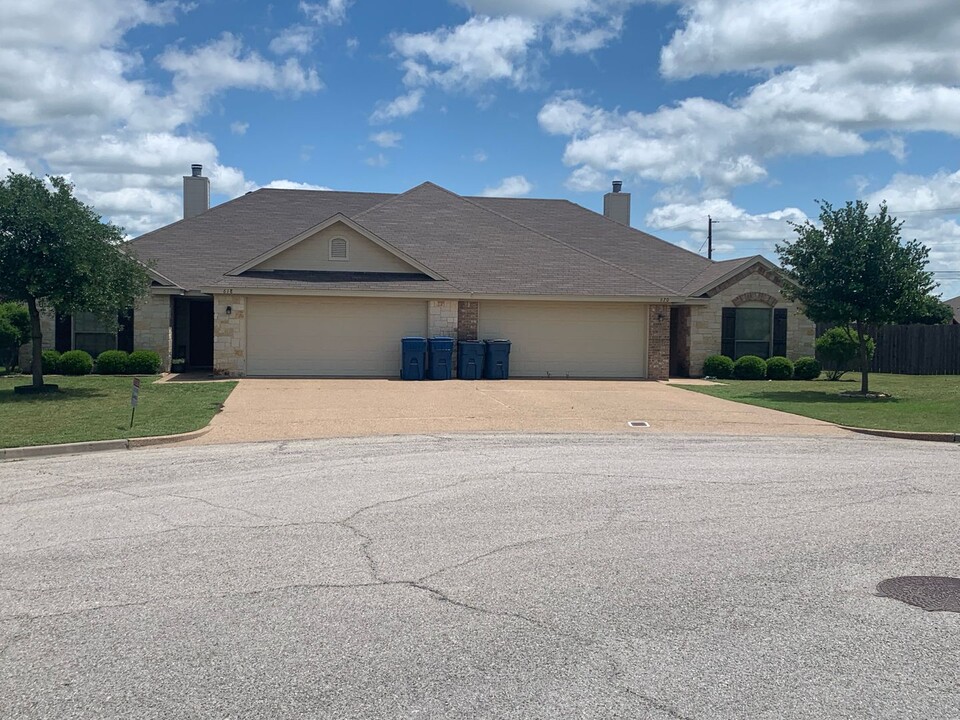 618 Monticello Cir in Hewitt, TX - Foto de edificio