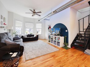1148 W Belmont Ave in Chicago, IL - Building Photo - Building Photo
