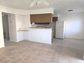 1812 Fulstone Way, Unit 2 in Las Vegas, NV - Building Photo - Building Photo