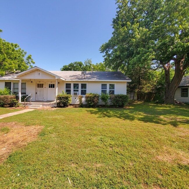 1028 W Wood St in Shawnee, OK - Building Photo - Building Photo