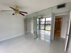 400 Leslie Dr in Hallandale Beach, FL - Building Photo - Building Photo