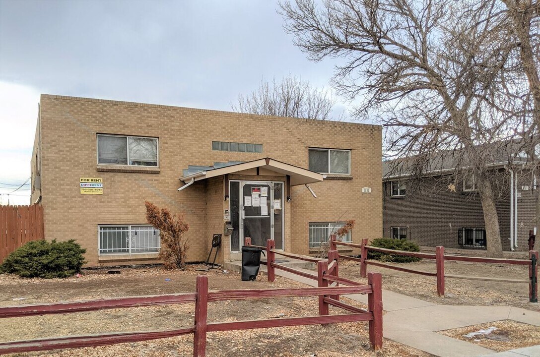 1931 Clinton St in Aurora, CO - Building Photo