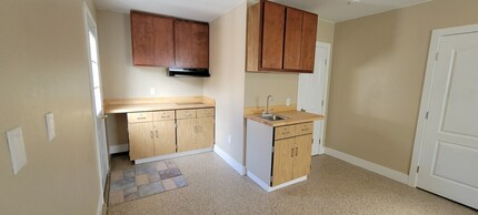 1116 Tempe Dr, Unit Tempe Studio in Hanford, CA - Building Photo - Building Photo