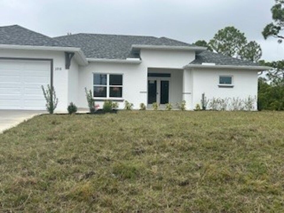 3918 NE 19th Pl in Cape Coral, FL - Building Photo