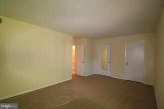 12205 Academy Way-Unit -191 in Rockville, MD - Foto de edificio - Building Photo
