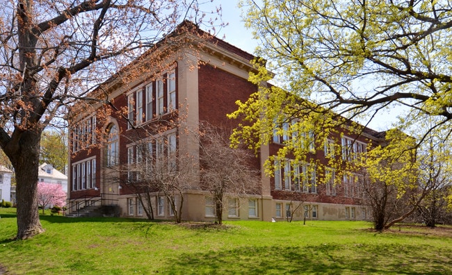 1675 Avenue B - Franklin School Apartments in Schenectady, NY - Building Photo - Building Photo