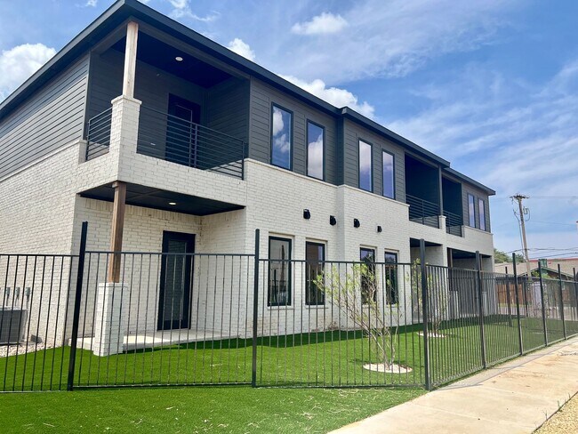 1801 Main St in Lubbock, TX - Building Photo - Building Photo