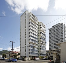 Bellevue Towers in Honolulu, HI - Building Photo - Building Photo