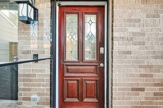 13925 Hollowgreen Dr in Houston, TX - Building Photo - Building Photo