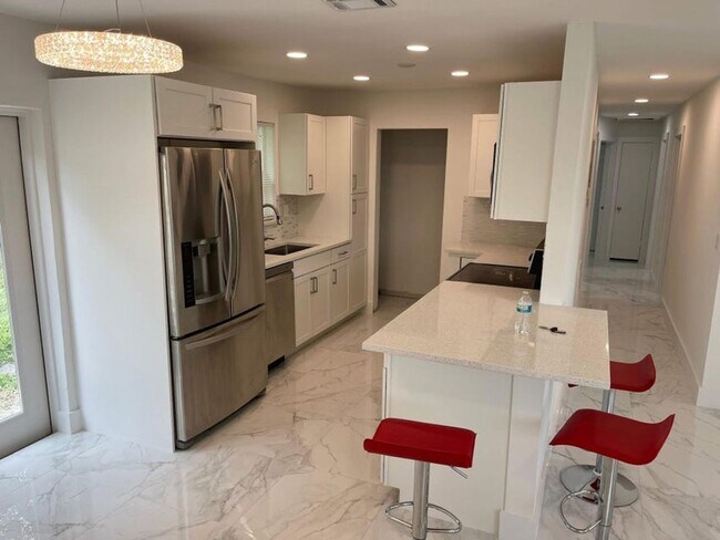 372 NW 4th Ct in Deerfield Beach, FL - Building Photo - Building Photo