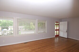 3105 Brentwood Rd in Raleigh, NC - Foto de edificio - Building Photo