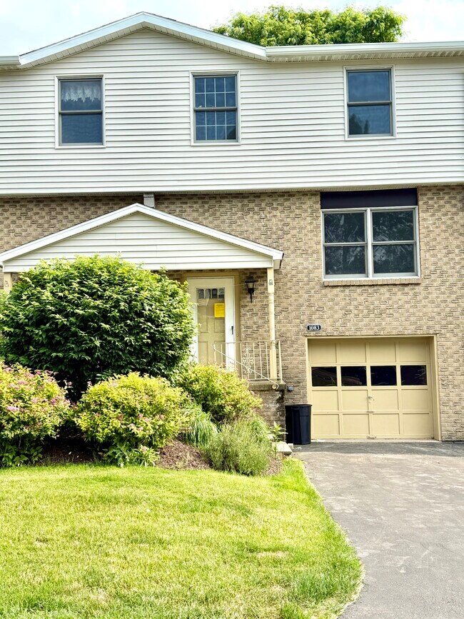 1083 Cunningham Dr in Victor, NY - Building Photo - Building Photo
