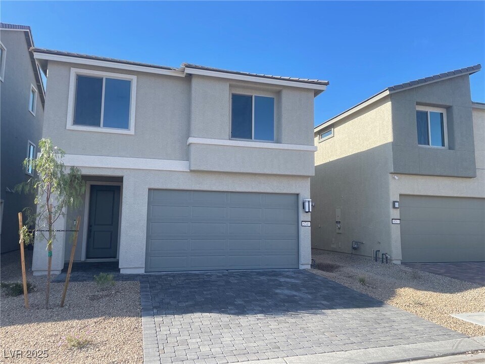 5749 Avondale Rise Wy in Las Vegas, NV - Building Photo