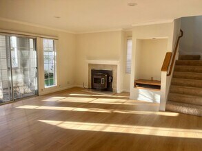 5601 Baldwin Way in Pleasanton, CA - Foto de edificio - Building Photo