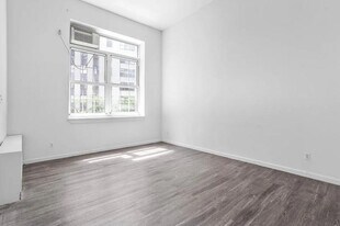 77 Fulton St in New York, NY - Building Photo